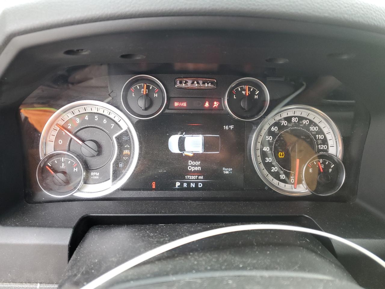 2016 RAM 1500 - Image 9