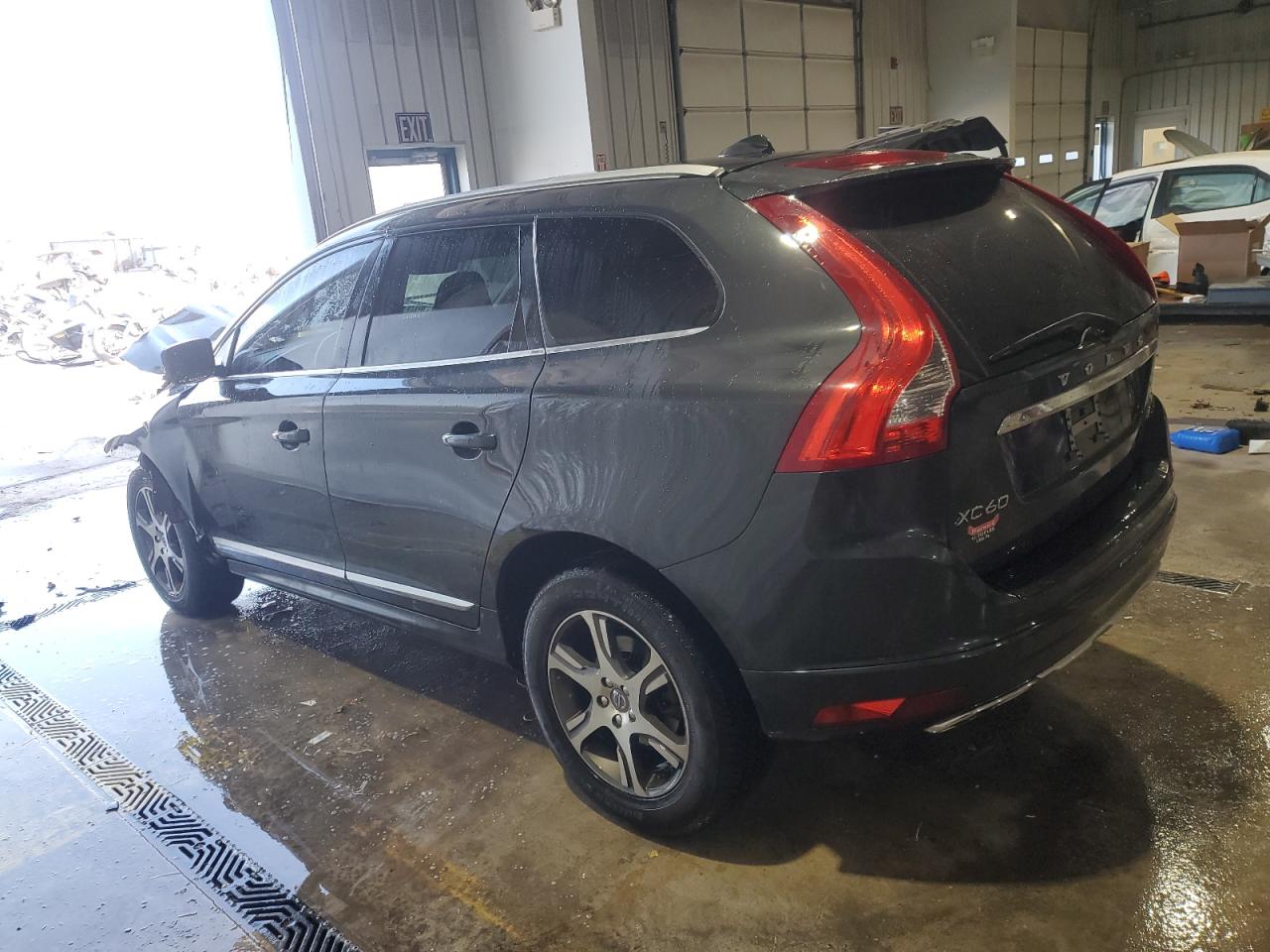 VIN YV4902RK8F2716744 2015 VOLVO XC60 no.2