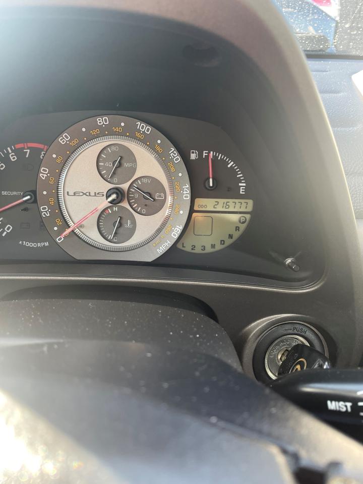 2001 Lexus IS - Image 8