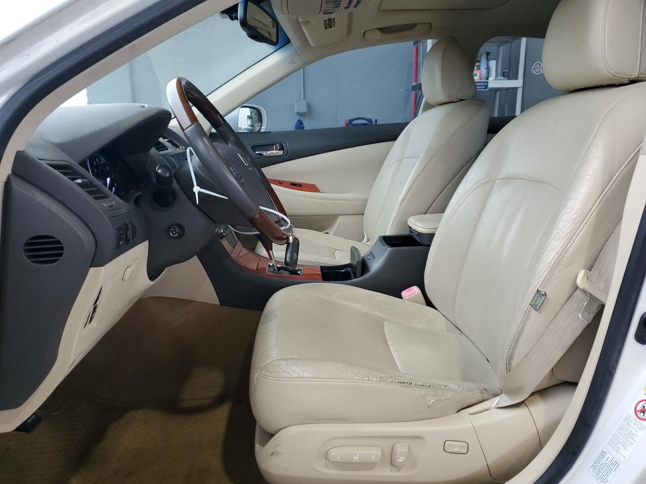 2010 Lexus ES - Image 7