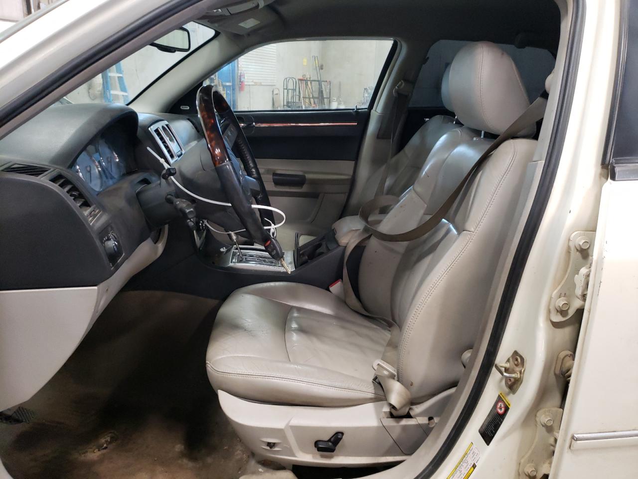 2006 Chrysler 300 - Image 7
