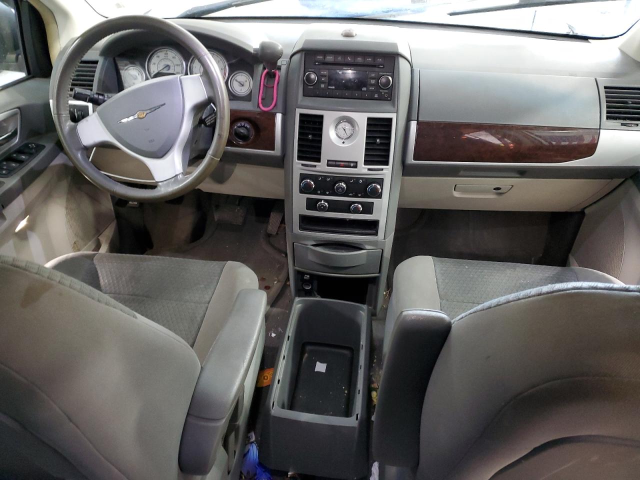 2010 Chrysler Town & Country - Image 8