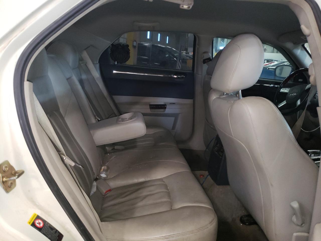 2006 Chrysler 300 - Image 11