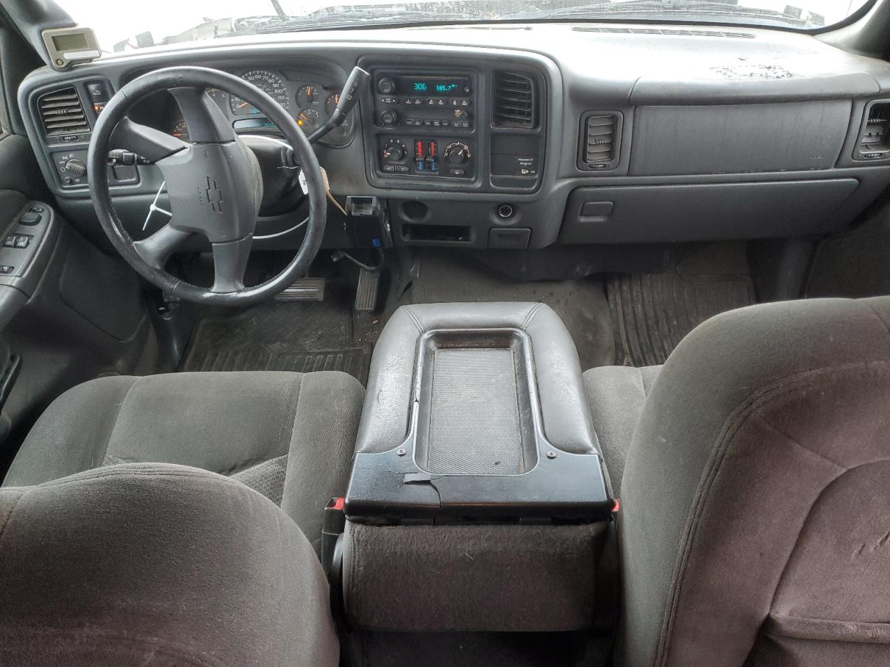 2004 Chevrolet Silverado - Image 8