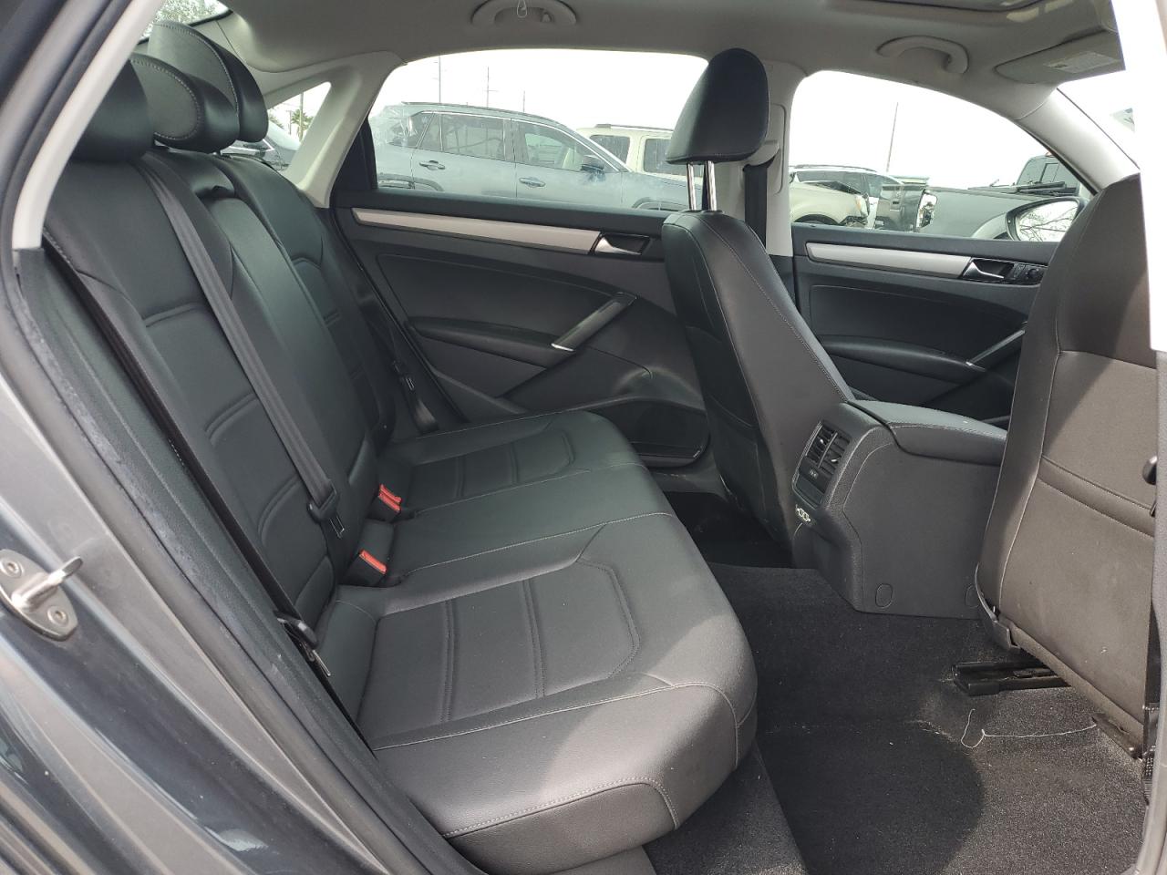 2020 Volkswagen Passat - Image 10