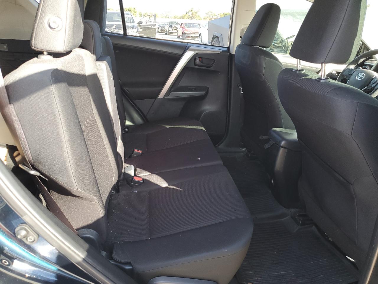 2018 Toyota RAV 4 - Image 11