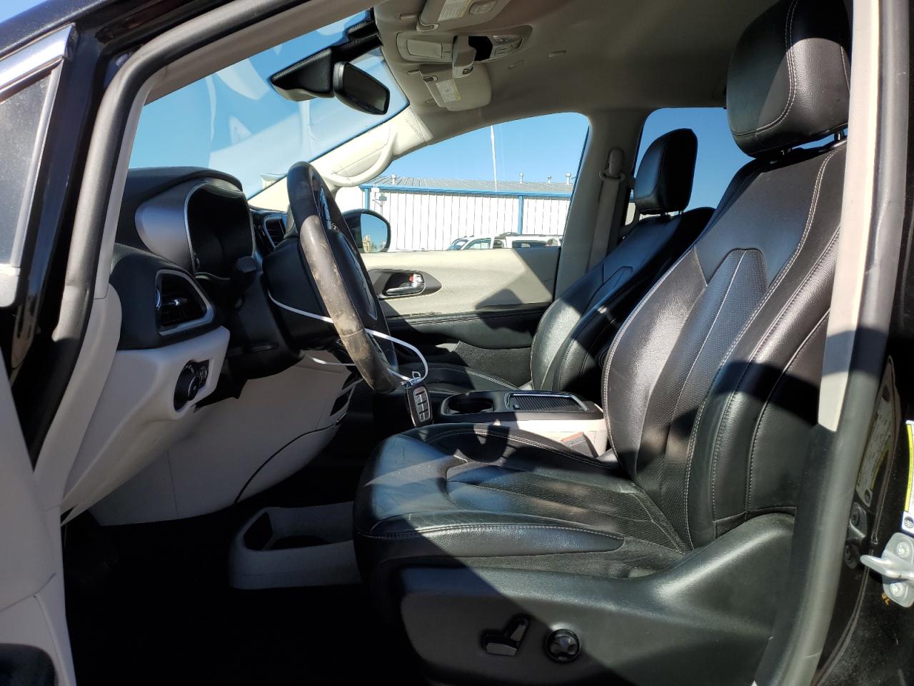 2022 Chrysler Pacifica - Image 7