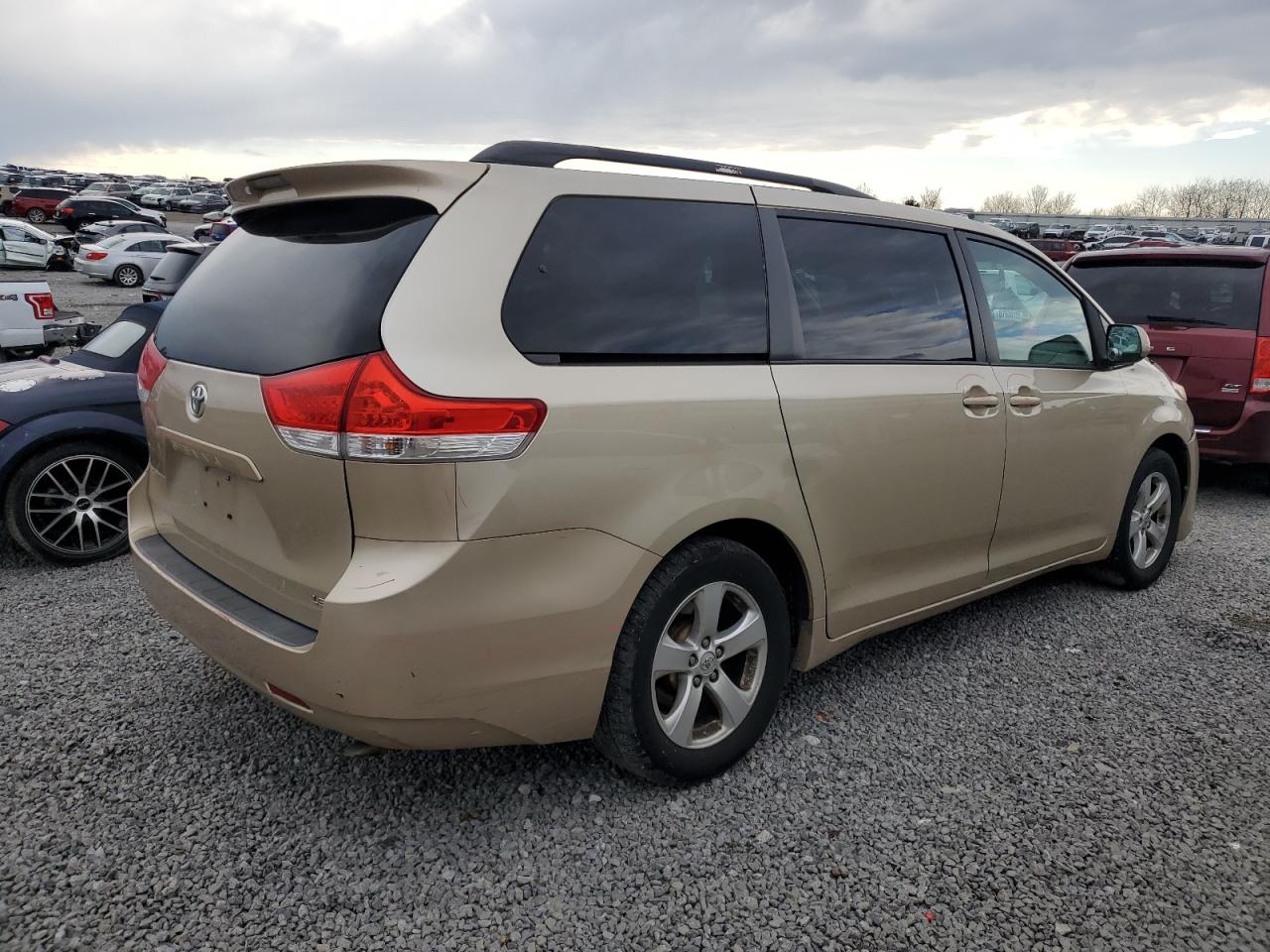 2014 Toyota Sienna - Image 3