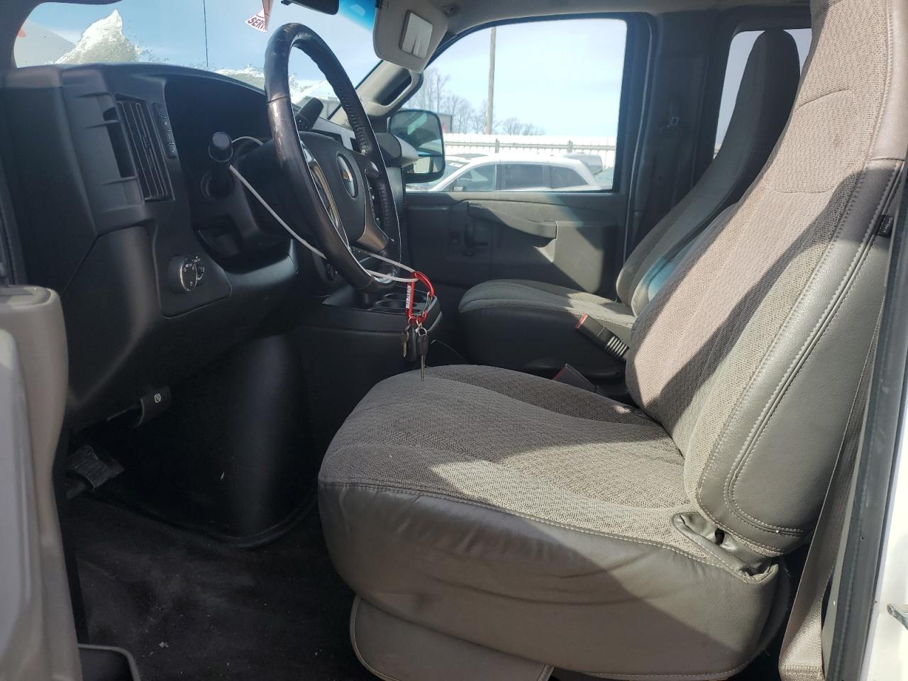 2017 Chevrolet Express - Image 7
