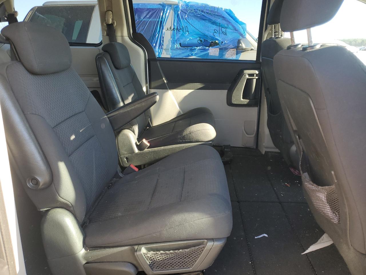 2010 Dodge Caravan - Image 10