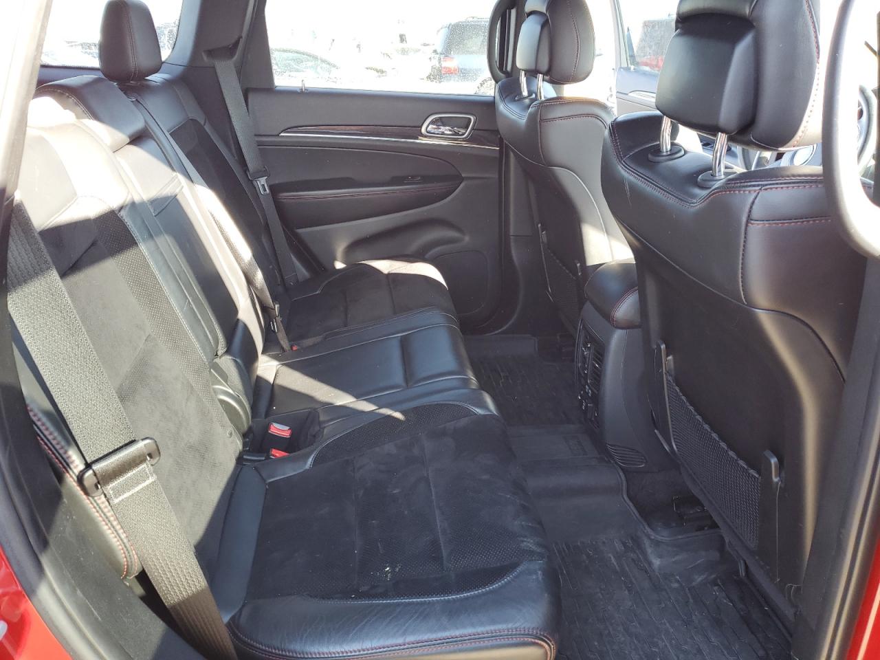 2018 Jeep Grand Cherokee - Image 12