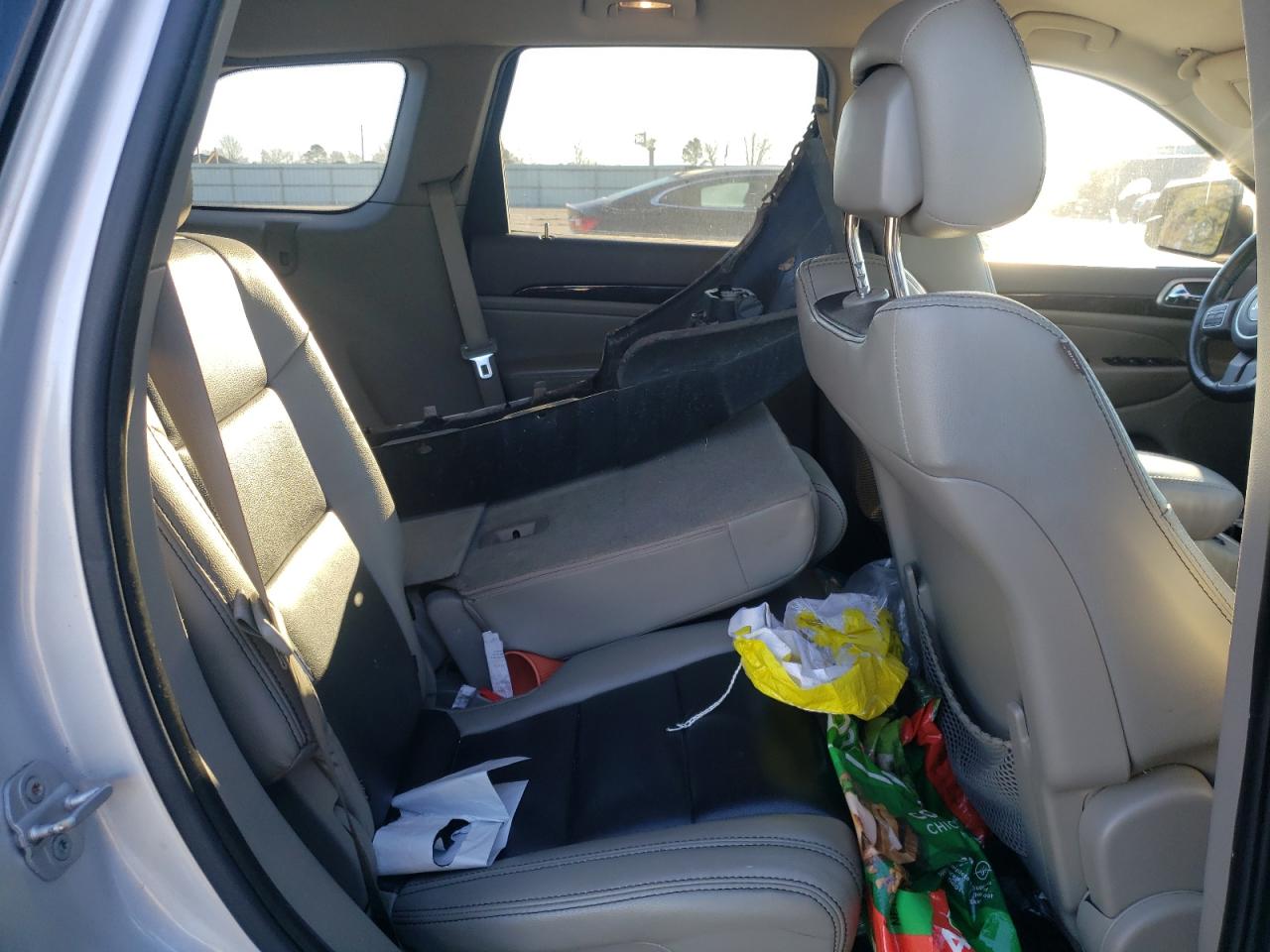 2011 Jeep Grand Cherokee - Image 11