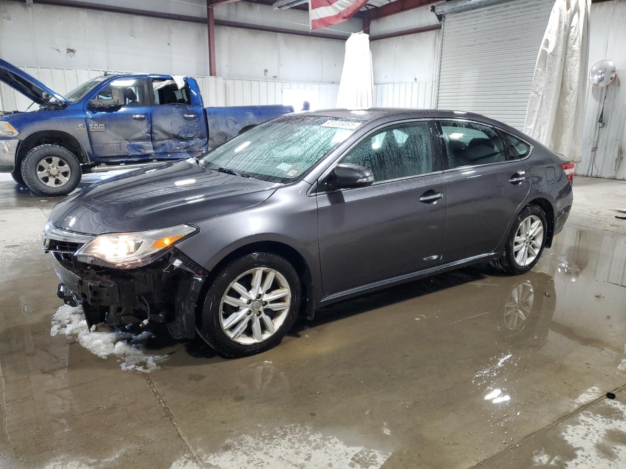 2015 Toyota Avalon - Image 1