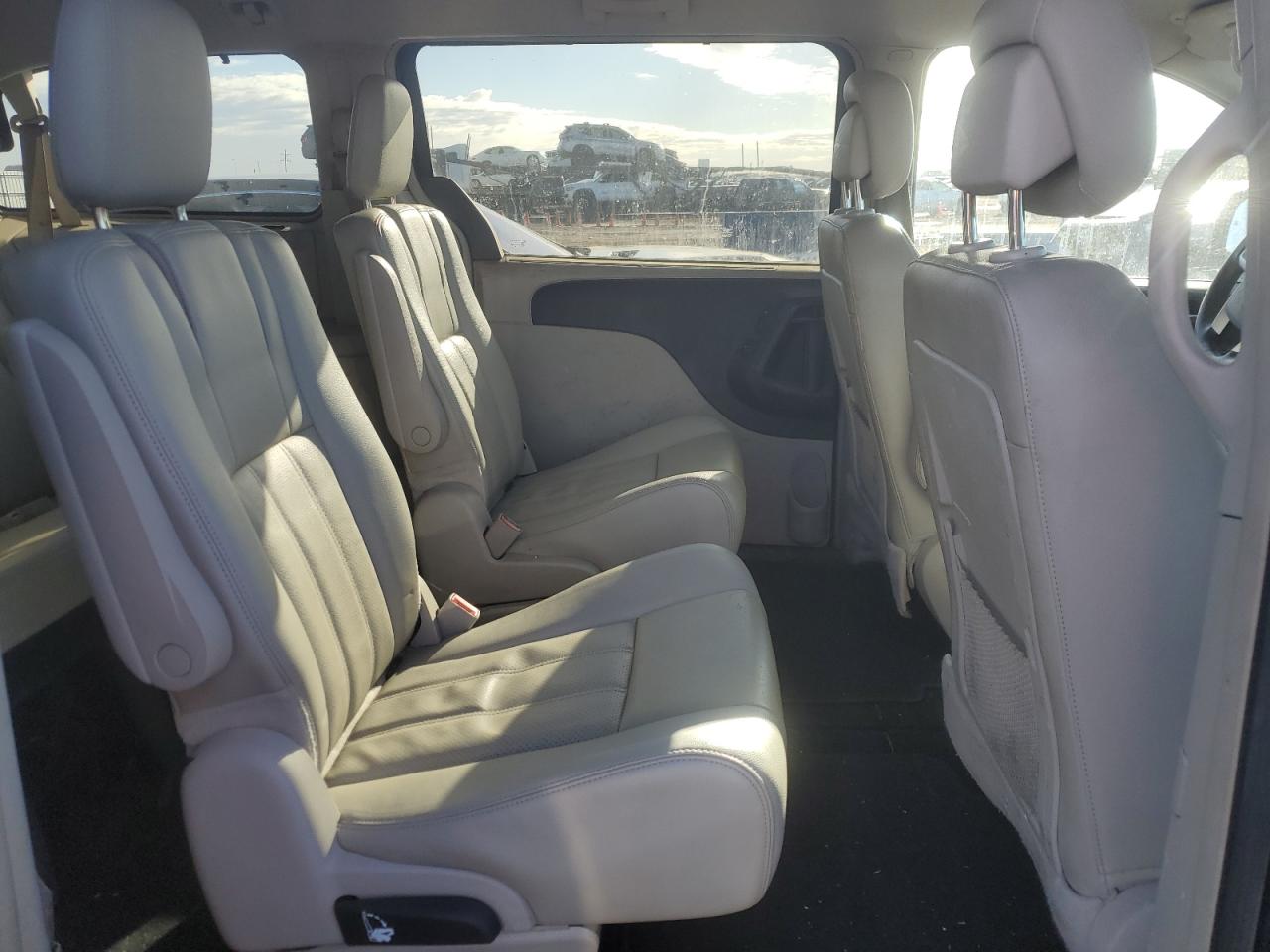 2012 Chrysler Town & Country - Image 11