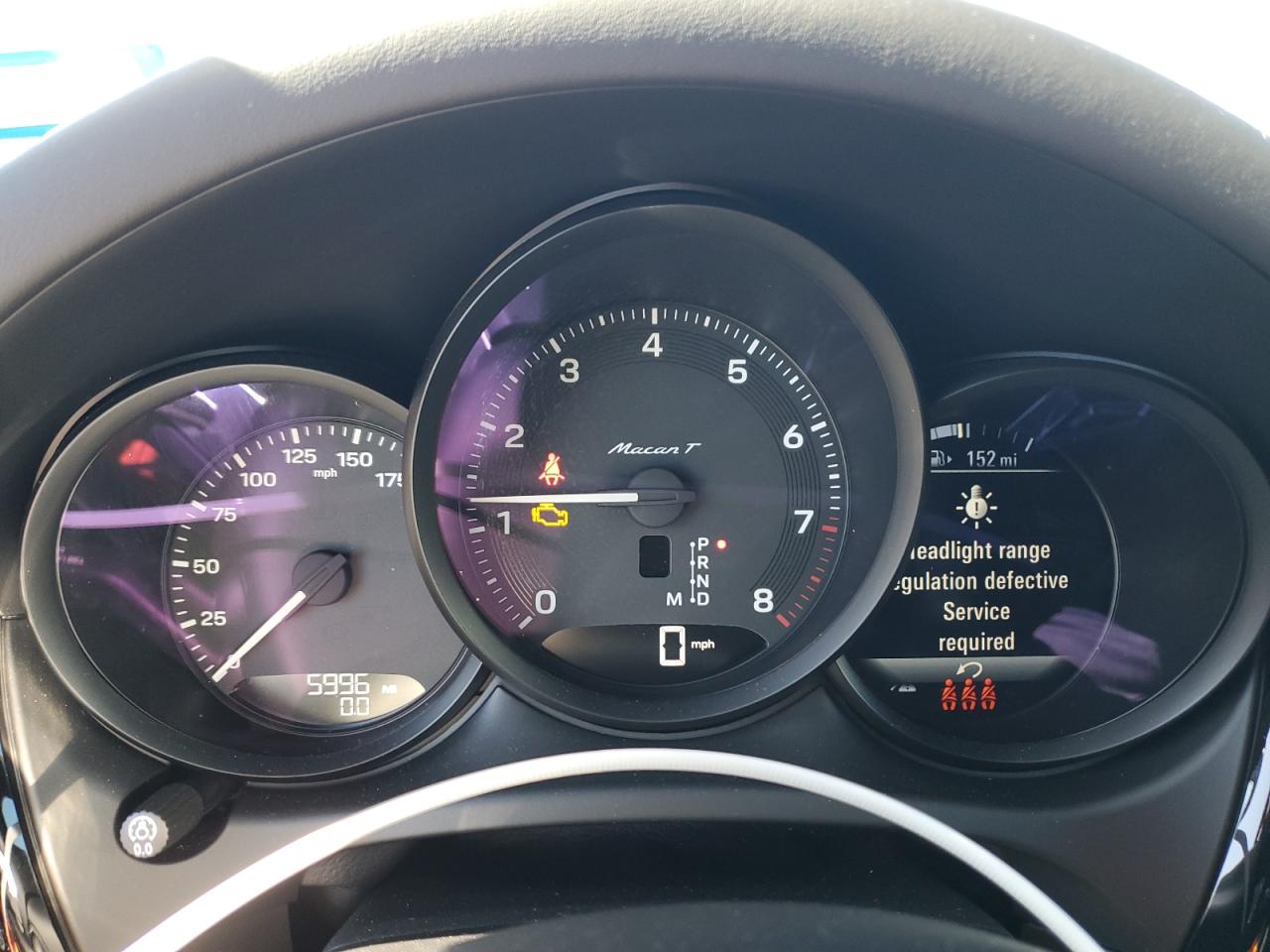 2024 Porsche Macan - Image 9