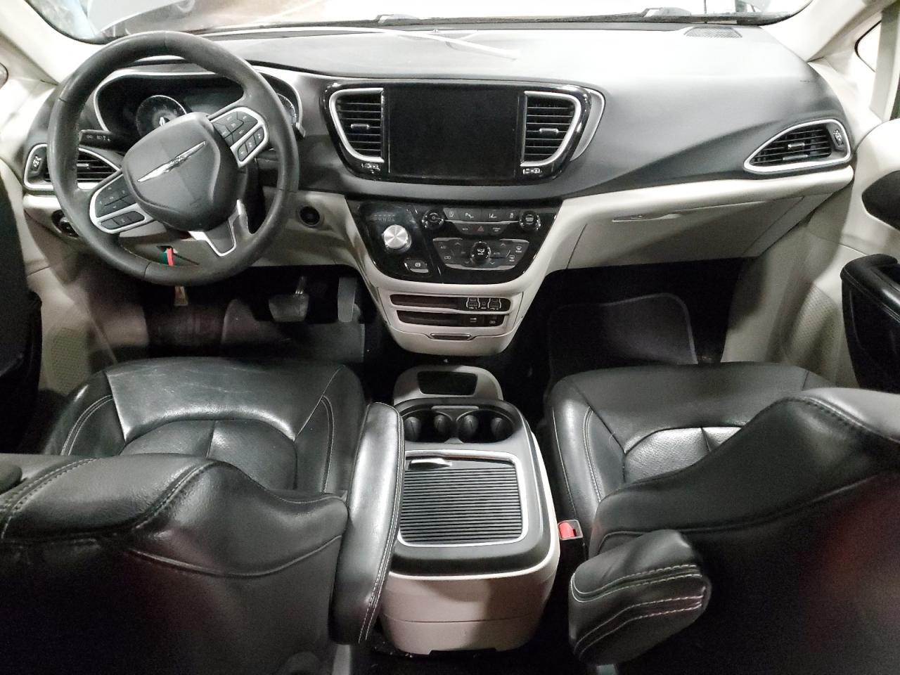 2022 Chrysler Pacifica - Image 8