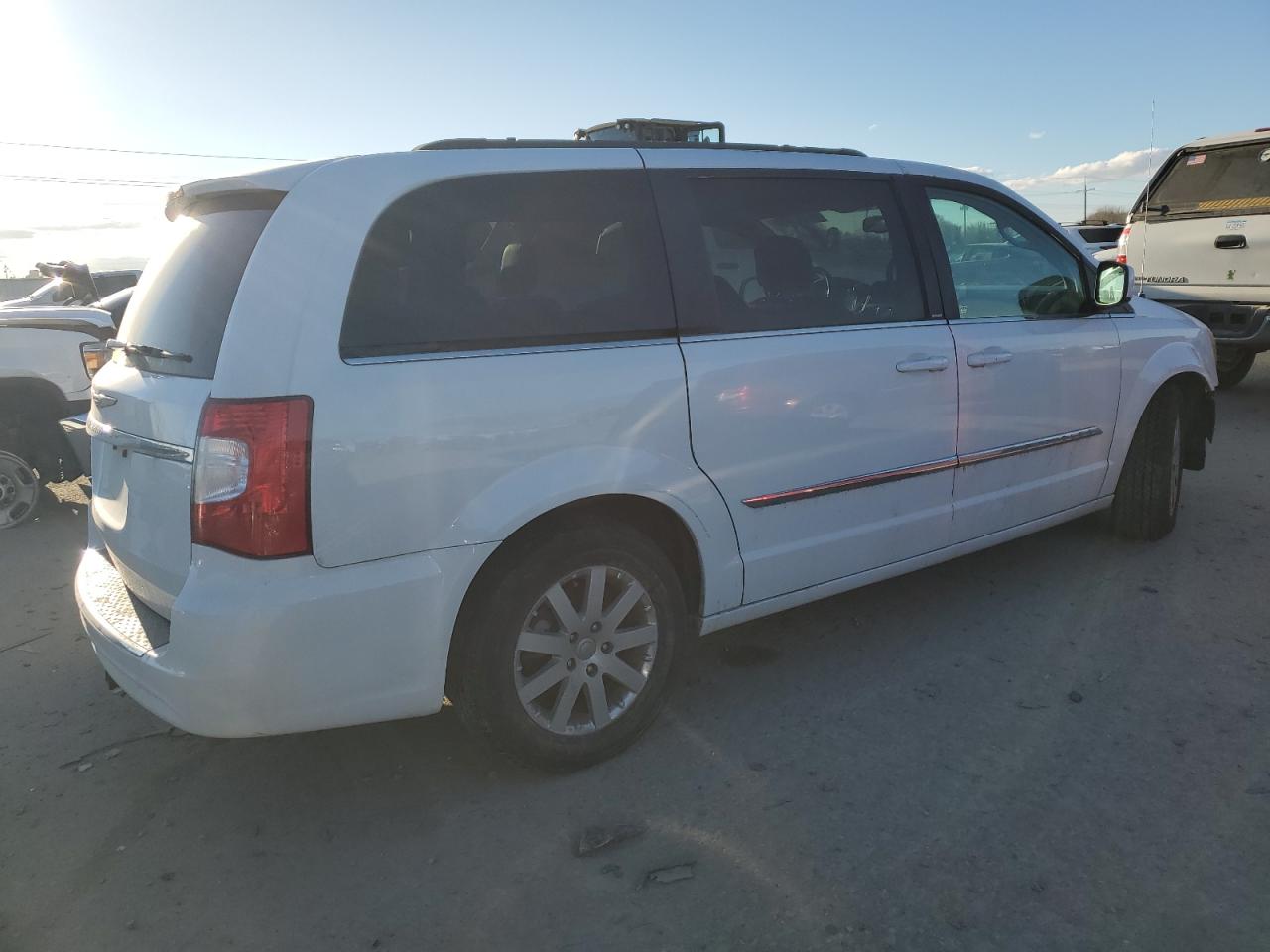 2014 Chrysler Town & Country - Image 3