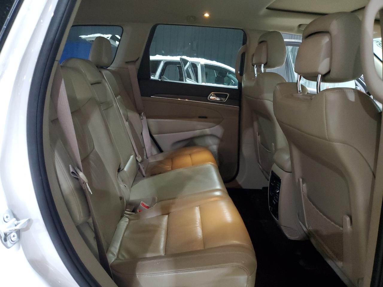 2016 Jeep Grand Cherokee - Image 11