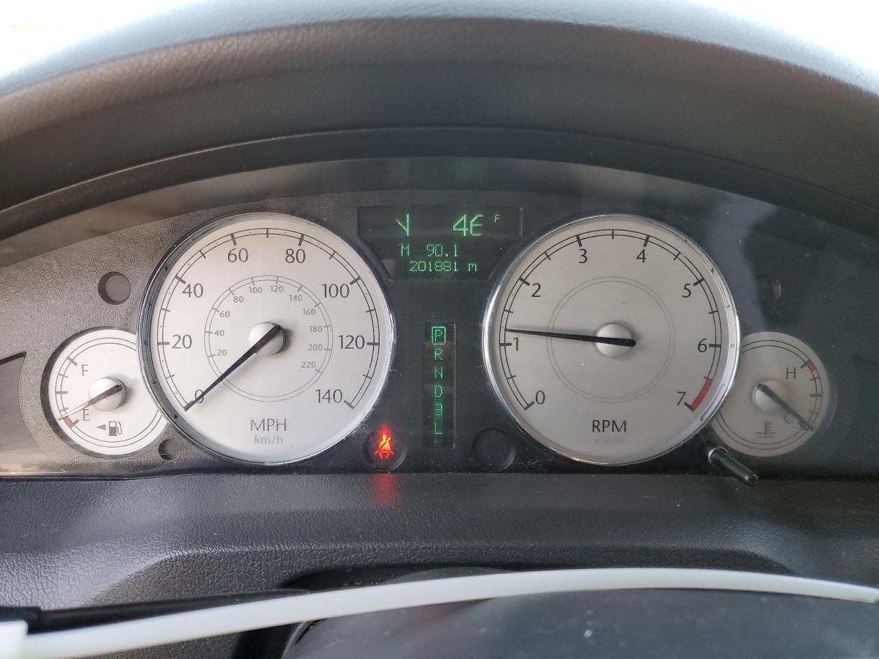 2005 Chrysler 300 - Image 9