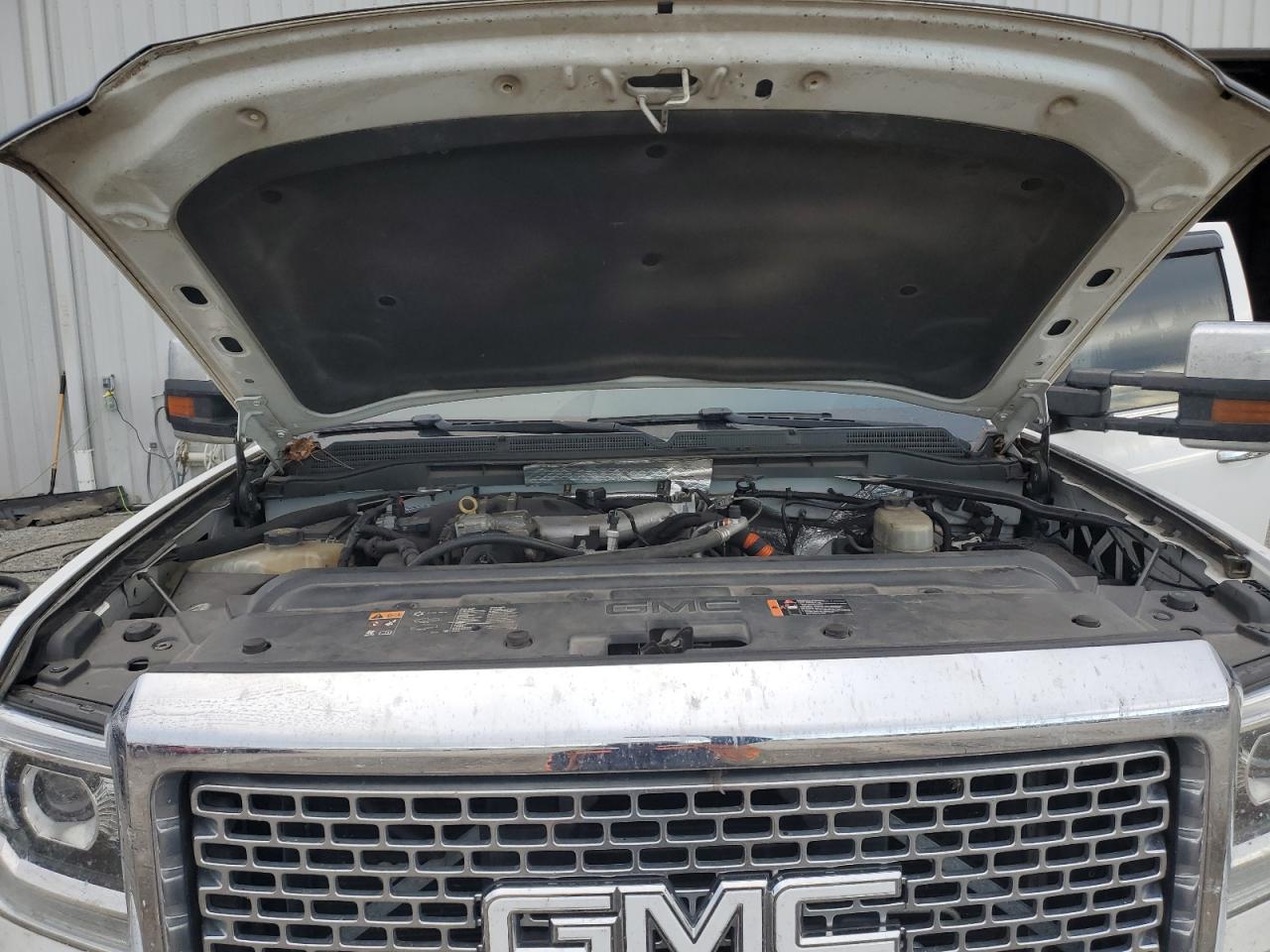 2015 GMC Sierra - Image 11