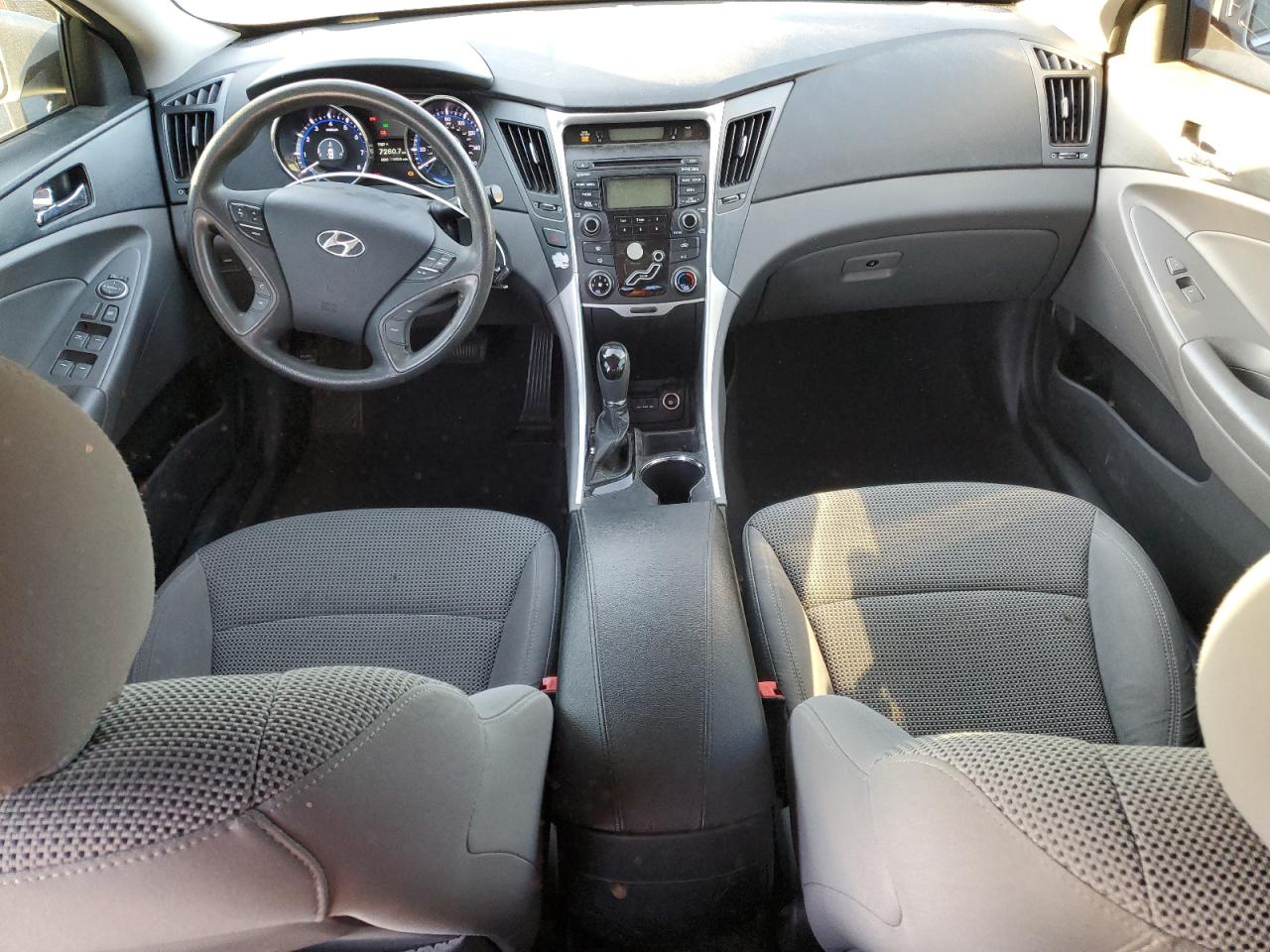 2012 Hyundai Sonata - Image 8