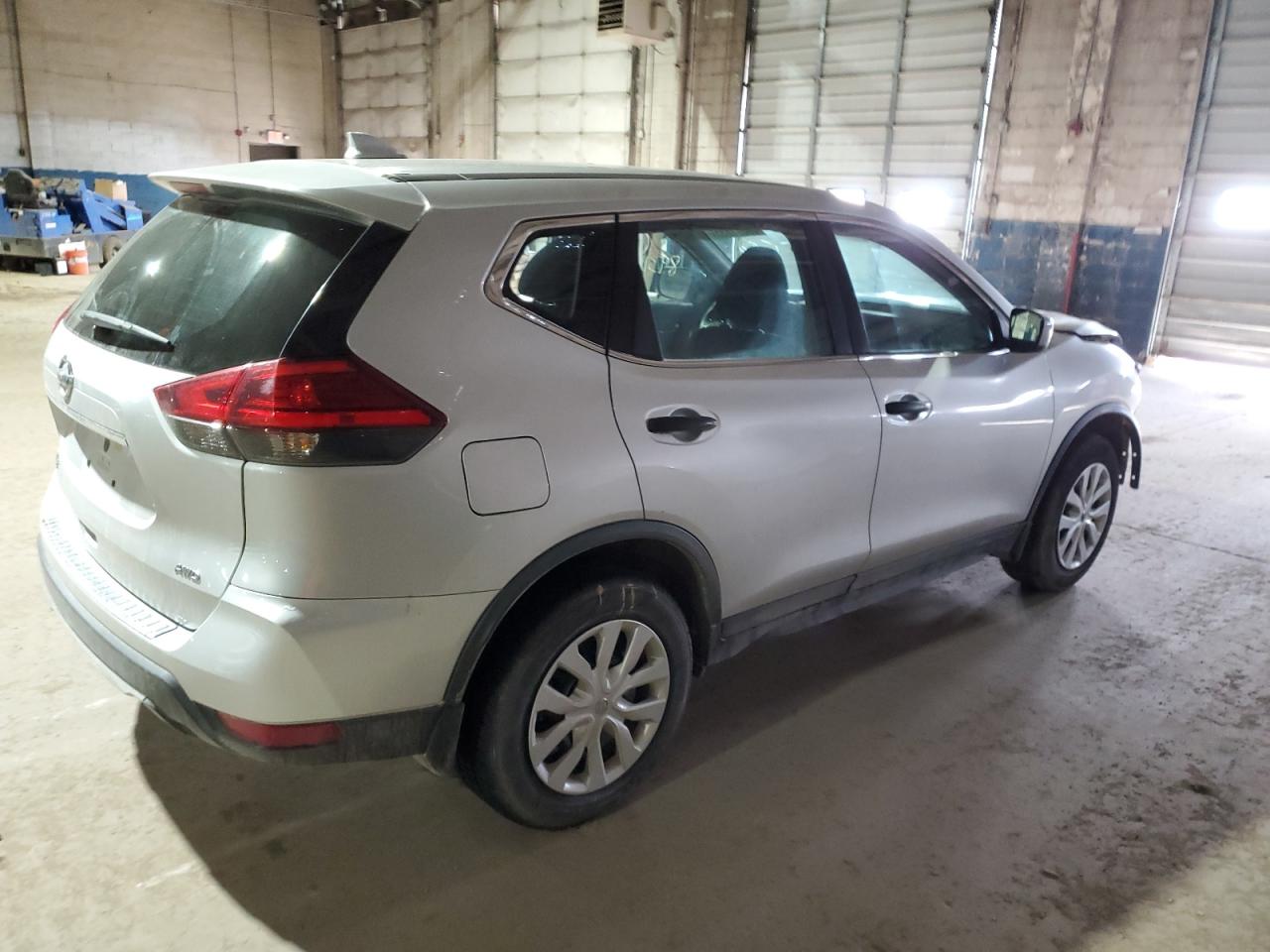 2017 Nissan Rogue - Image 3