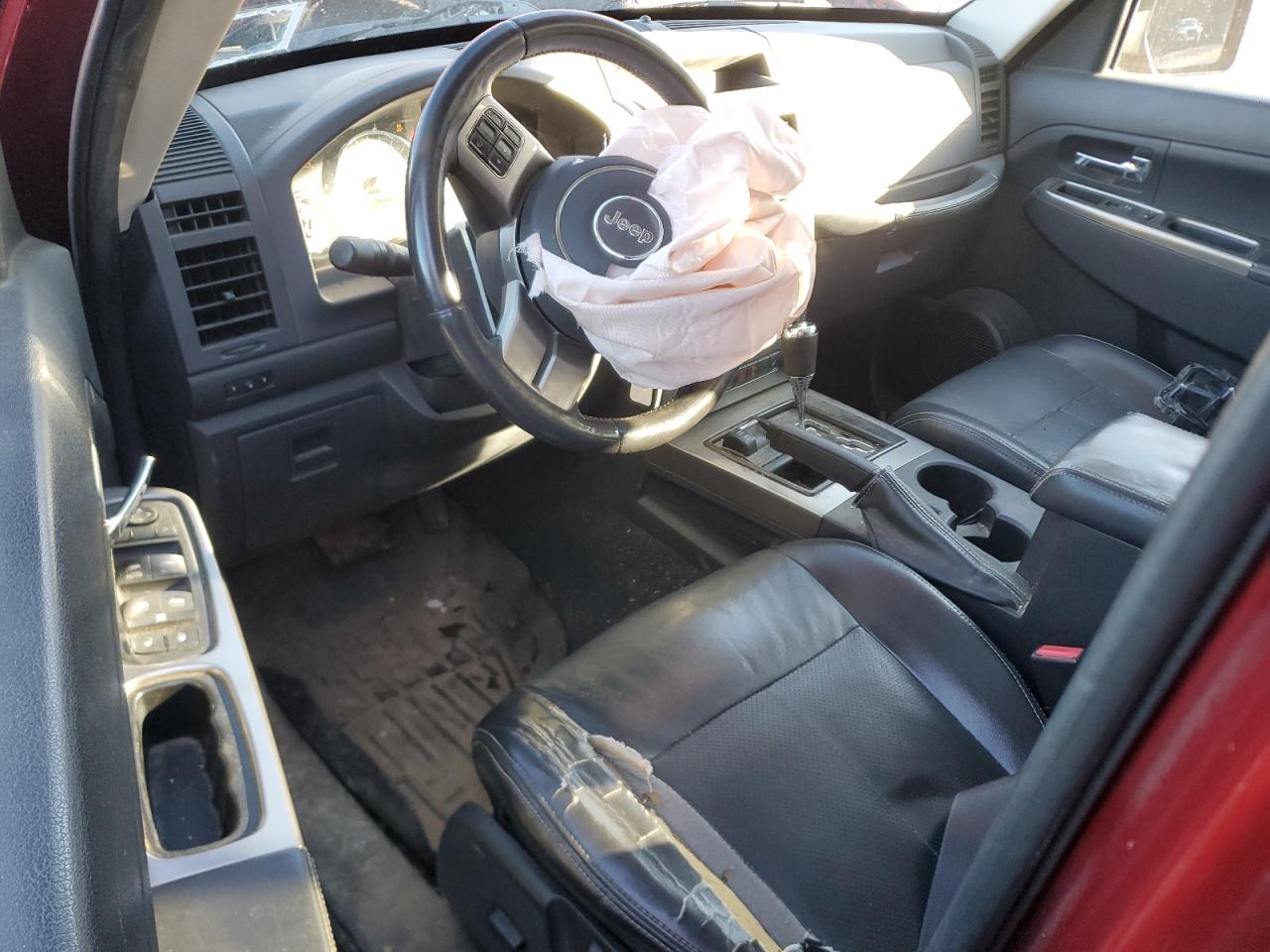 2012 Jeep Liberty (North America) - Image 8