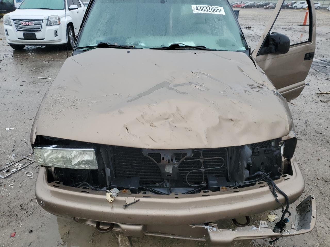 2004 Chevrolet Blazer - Image 11