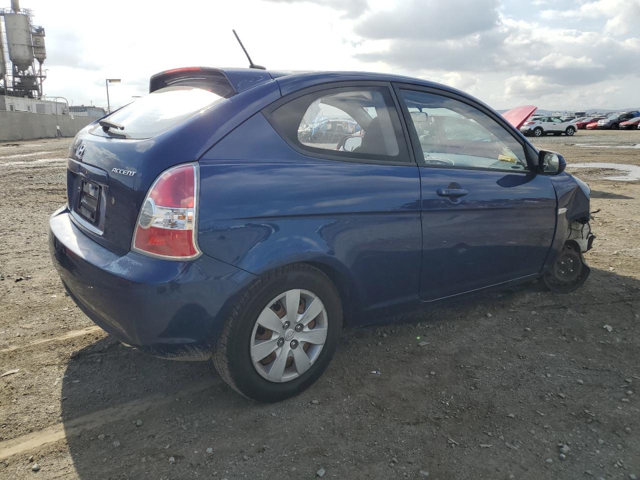 2011 Hyundai Accent - Image 3