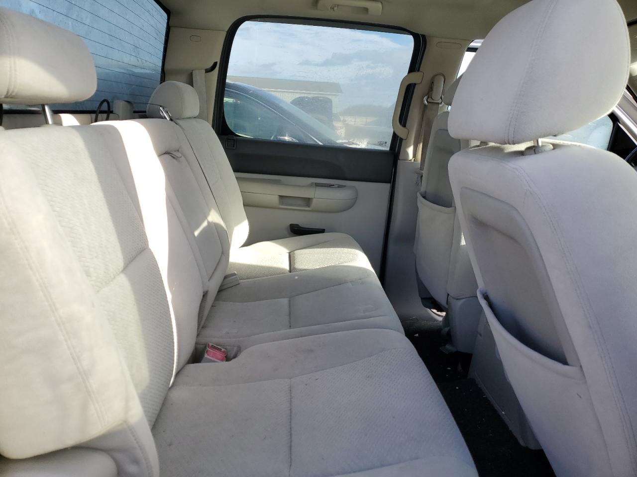 2007 Chevrolet Silverado - Image 11