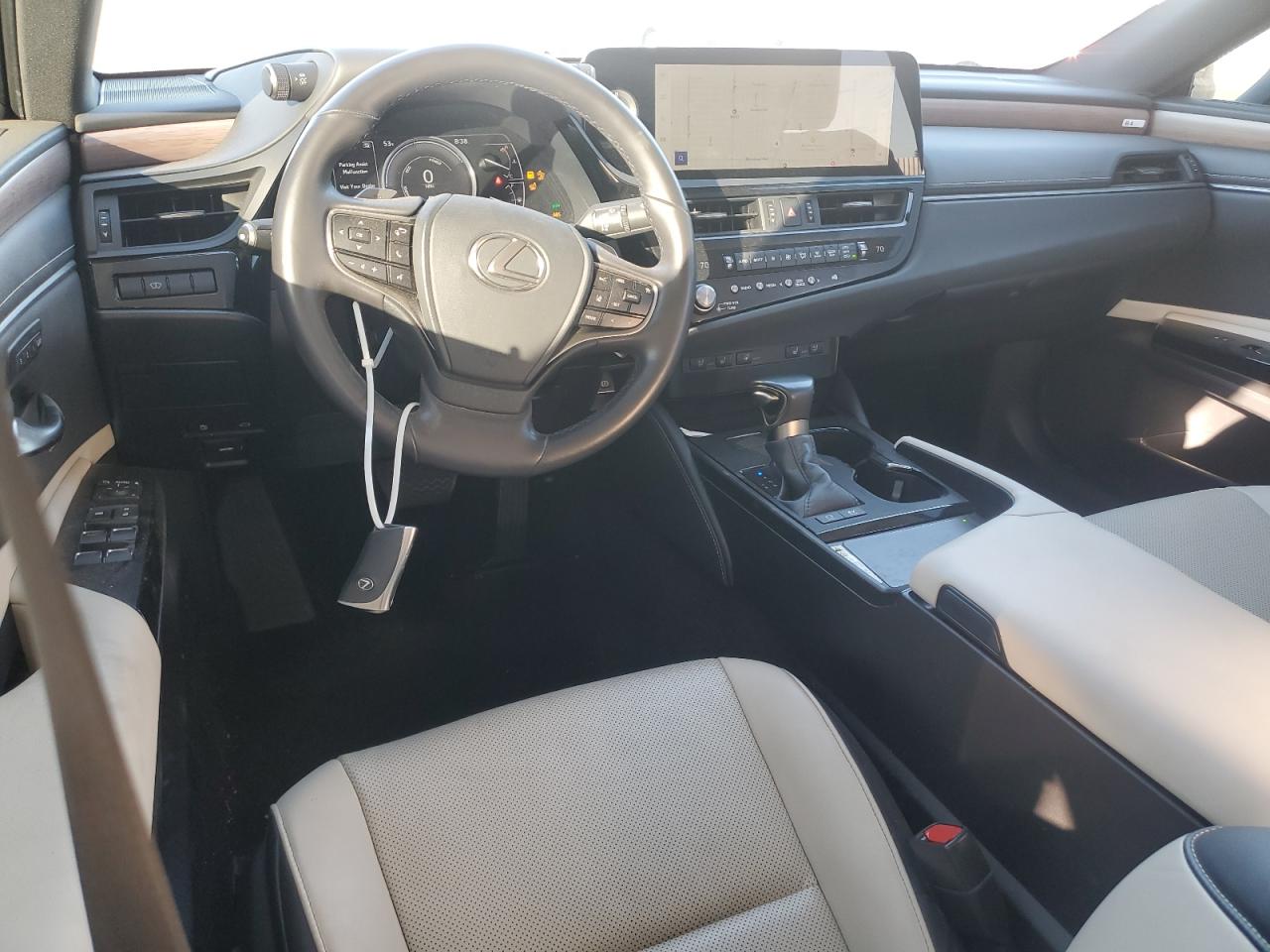 2024 Lexus ES - Image 8