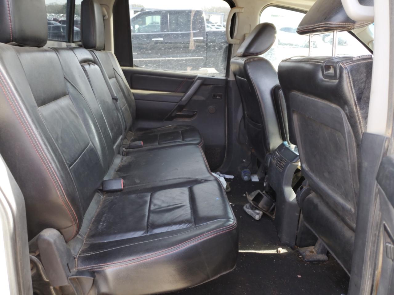 2012 Nissan Titan - Image 11