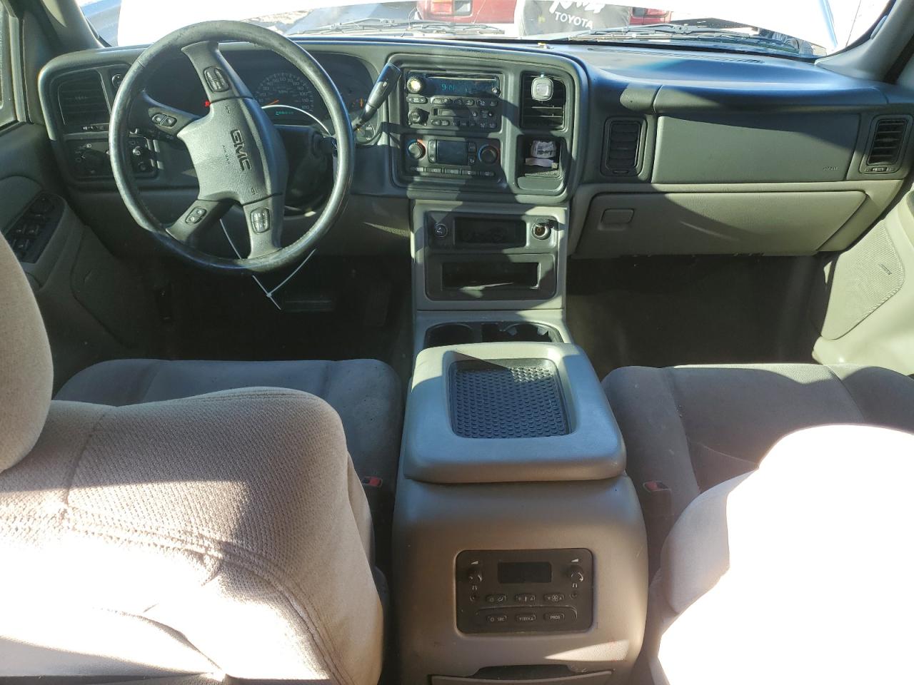 2005 GMC Yukon - Image 8
