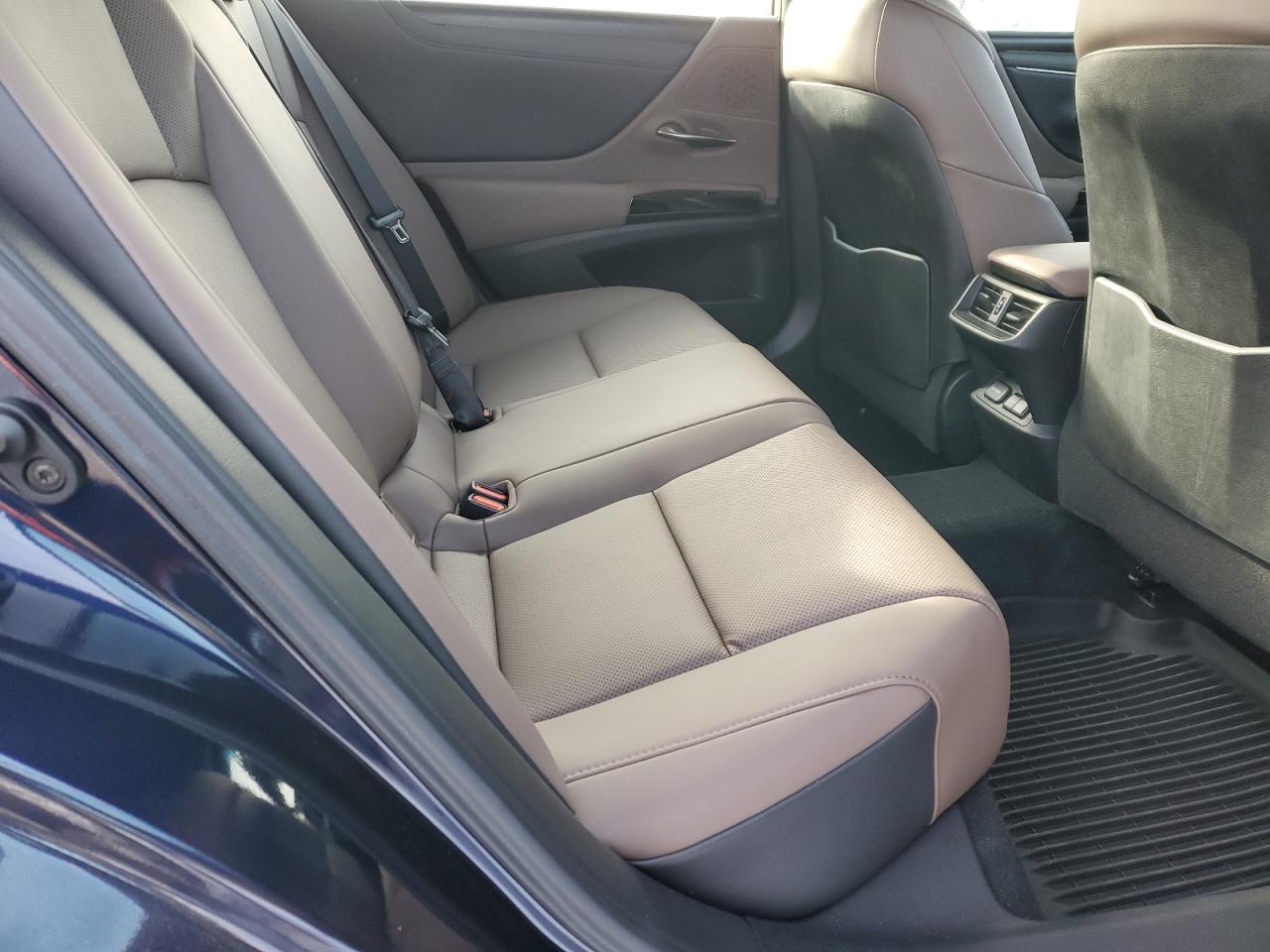 2023 Lexus ES - Image 10