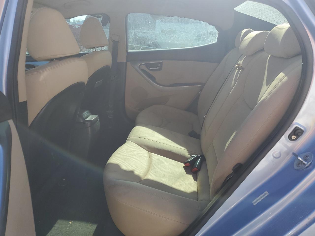 2013 Hyundai Elantra - Image 10