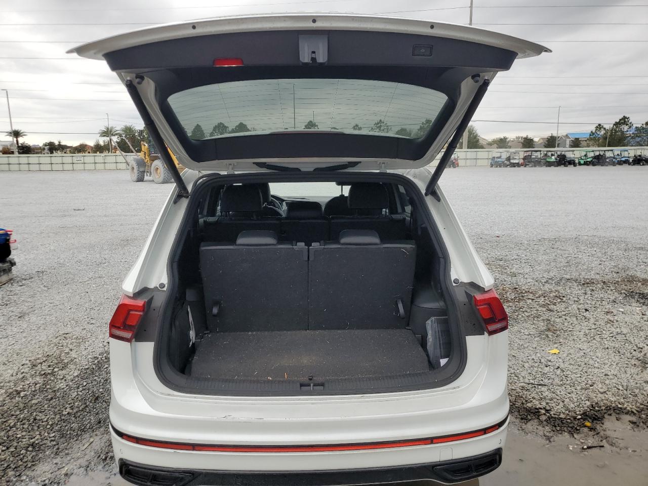 2024 Volkswagen Tiguan - Image 6