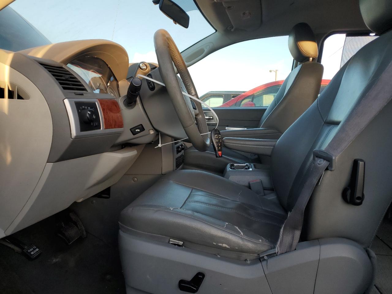 2008 Chrysler Town & Country - Image 7