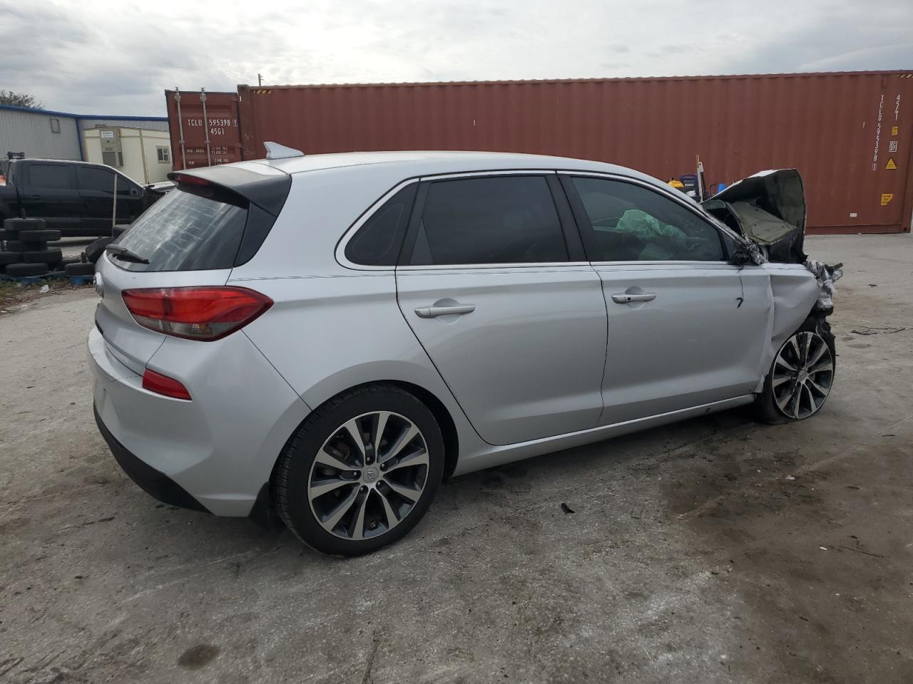 2018 Hyundai Elantra - Image 3