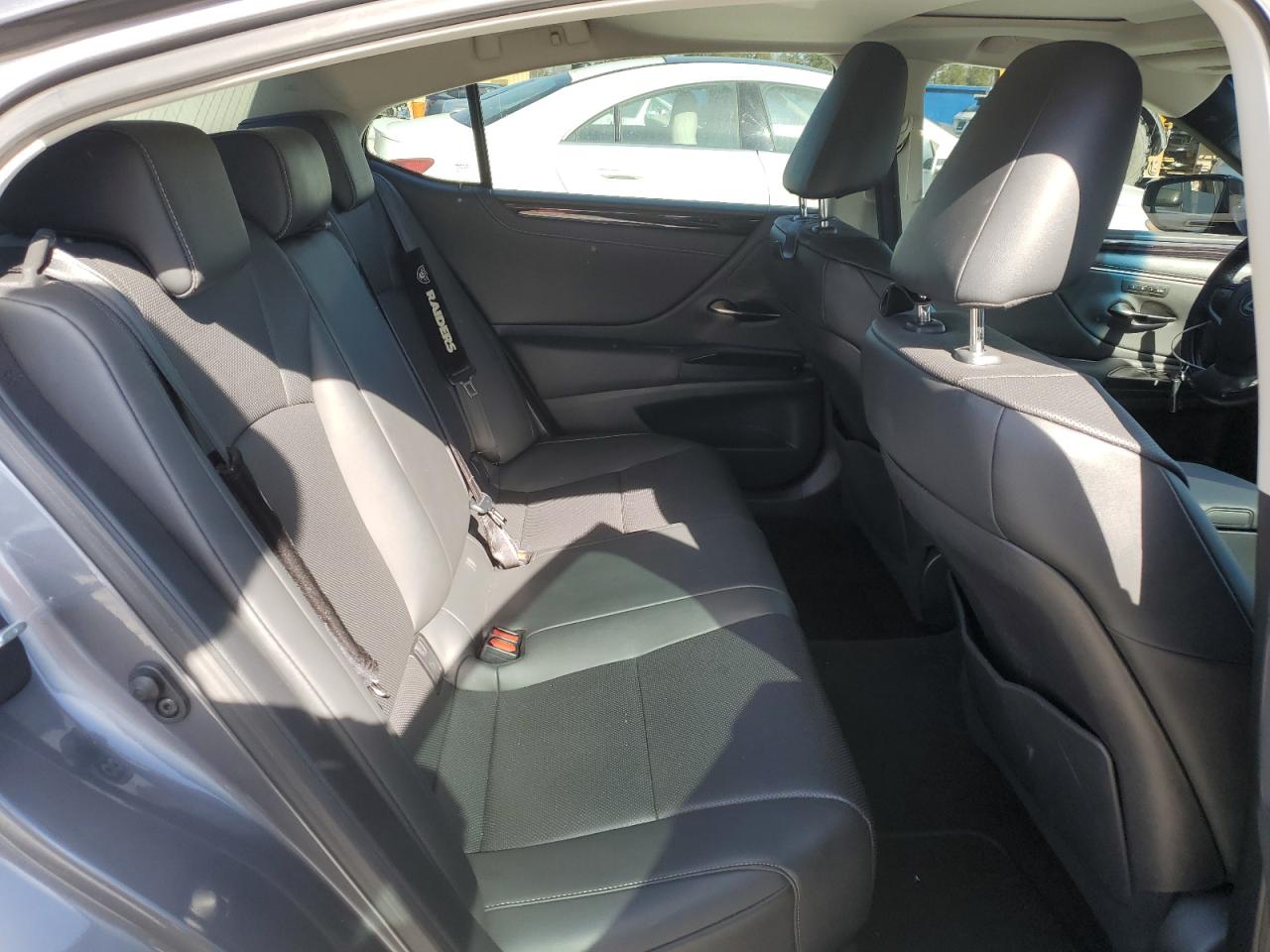 2020 Lexus ES - Image 10