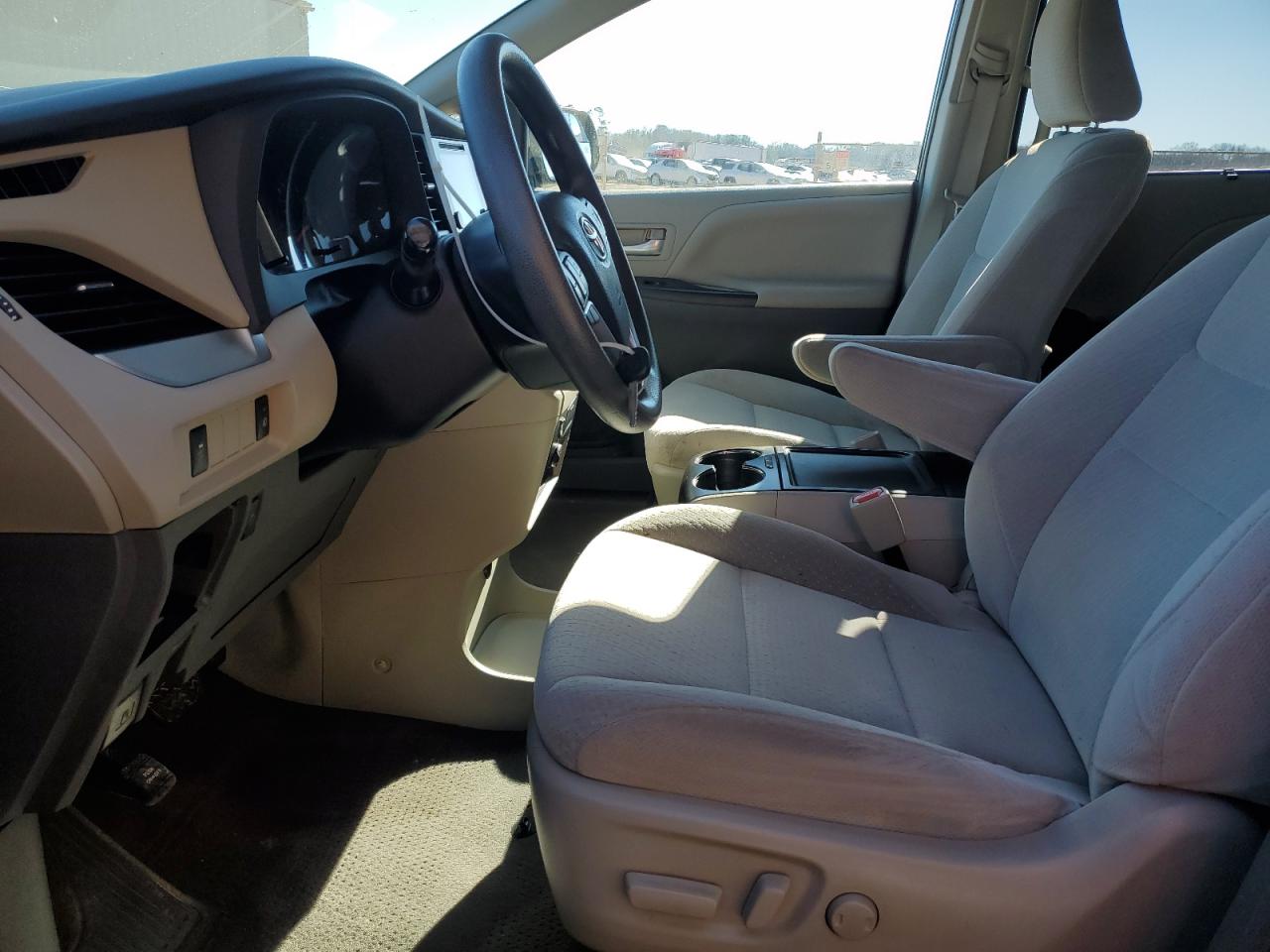 2015 Toyota Sienna - Image 7