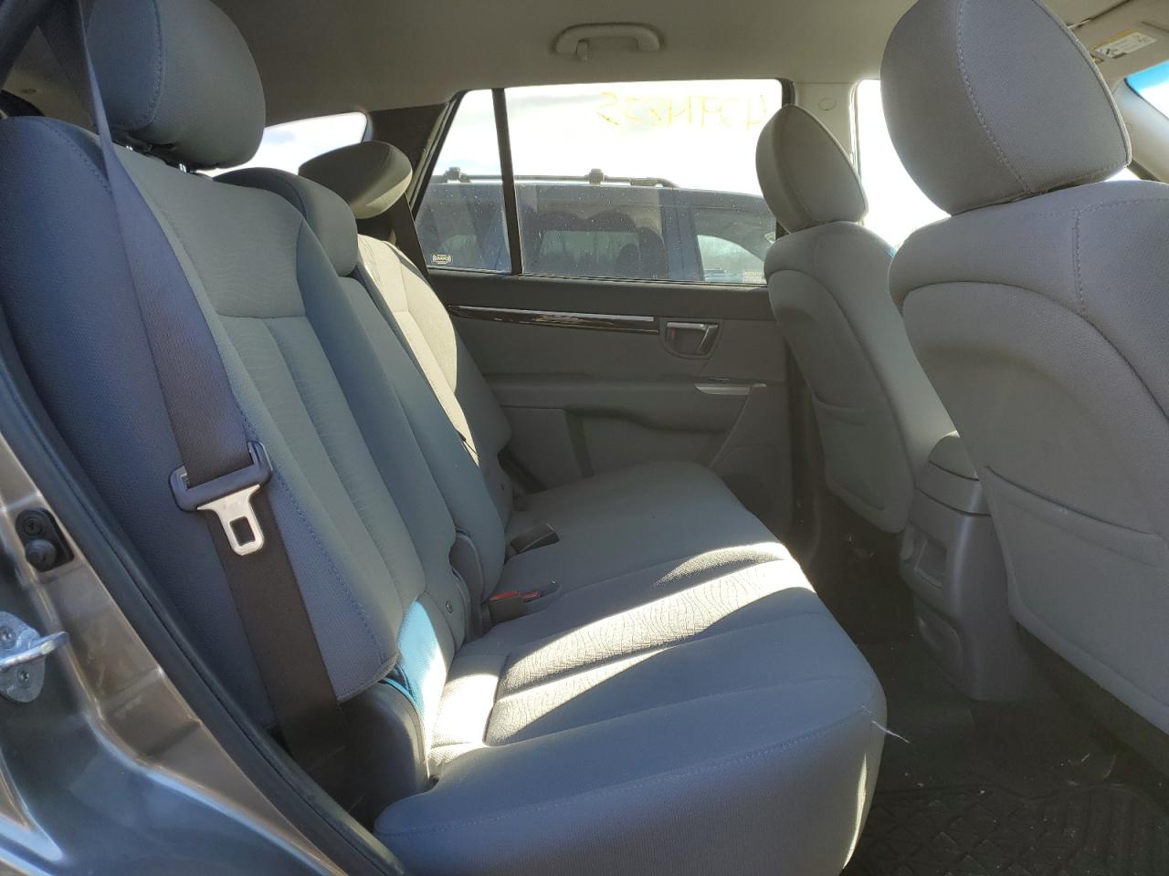 2012 Hyundai Santa Fe - Image 11