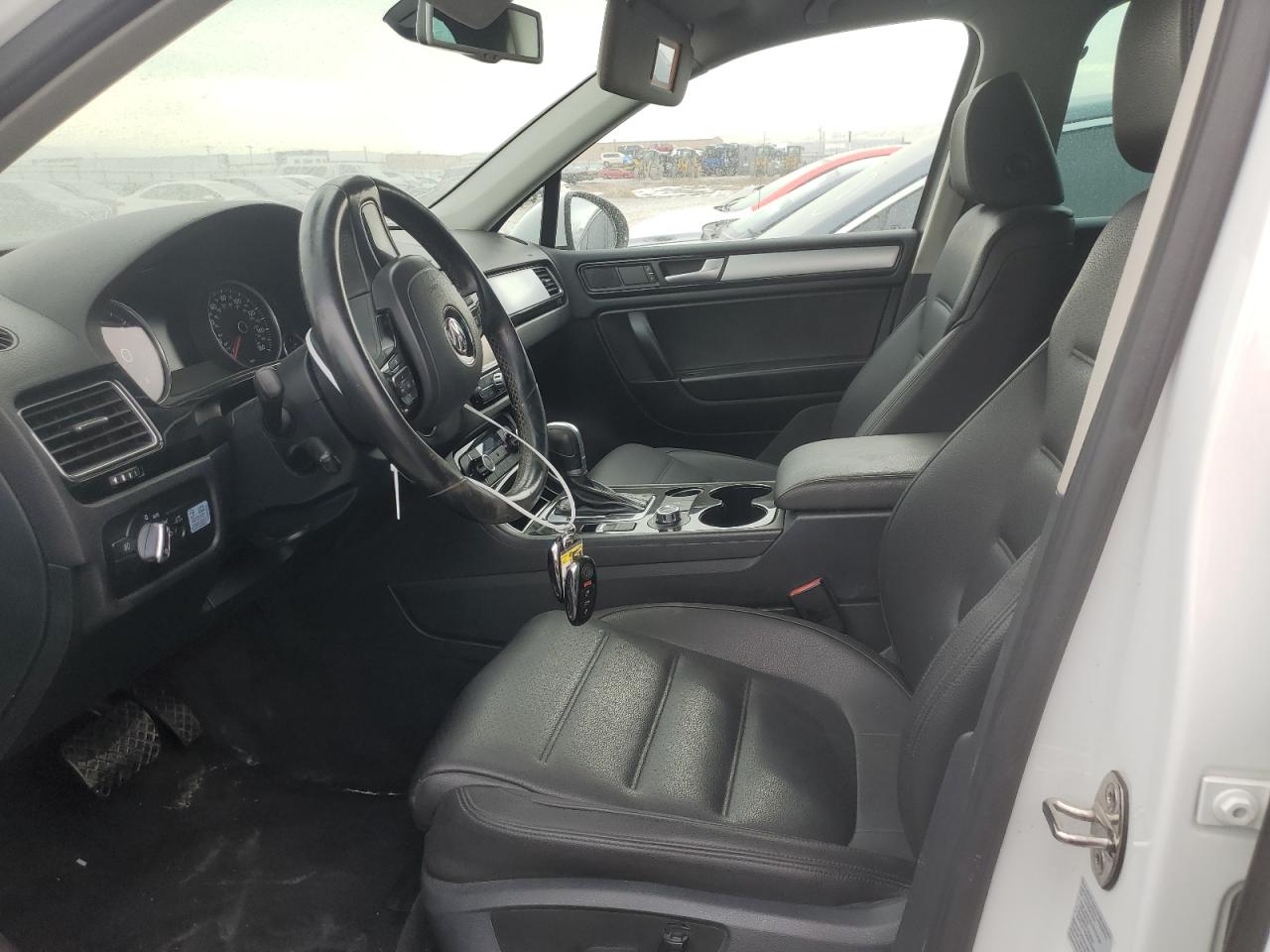 2014 Volkswagen Touareg - Image 7