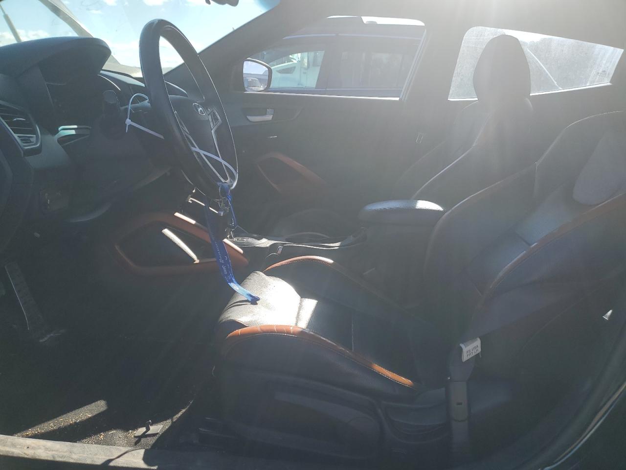 2016 Hyundai Veloster - Image 7