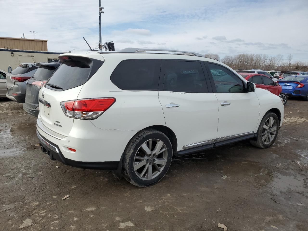 2014 Nissan Pathfinder - Image 3