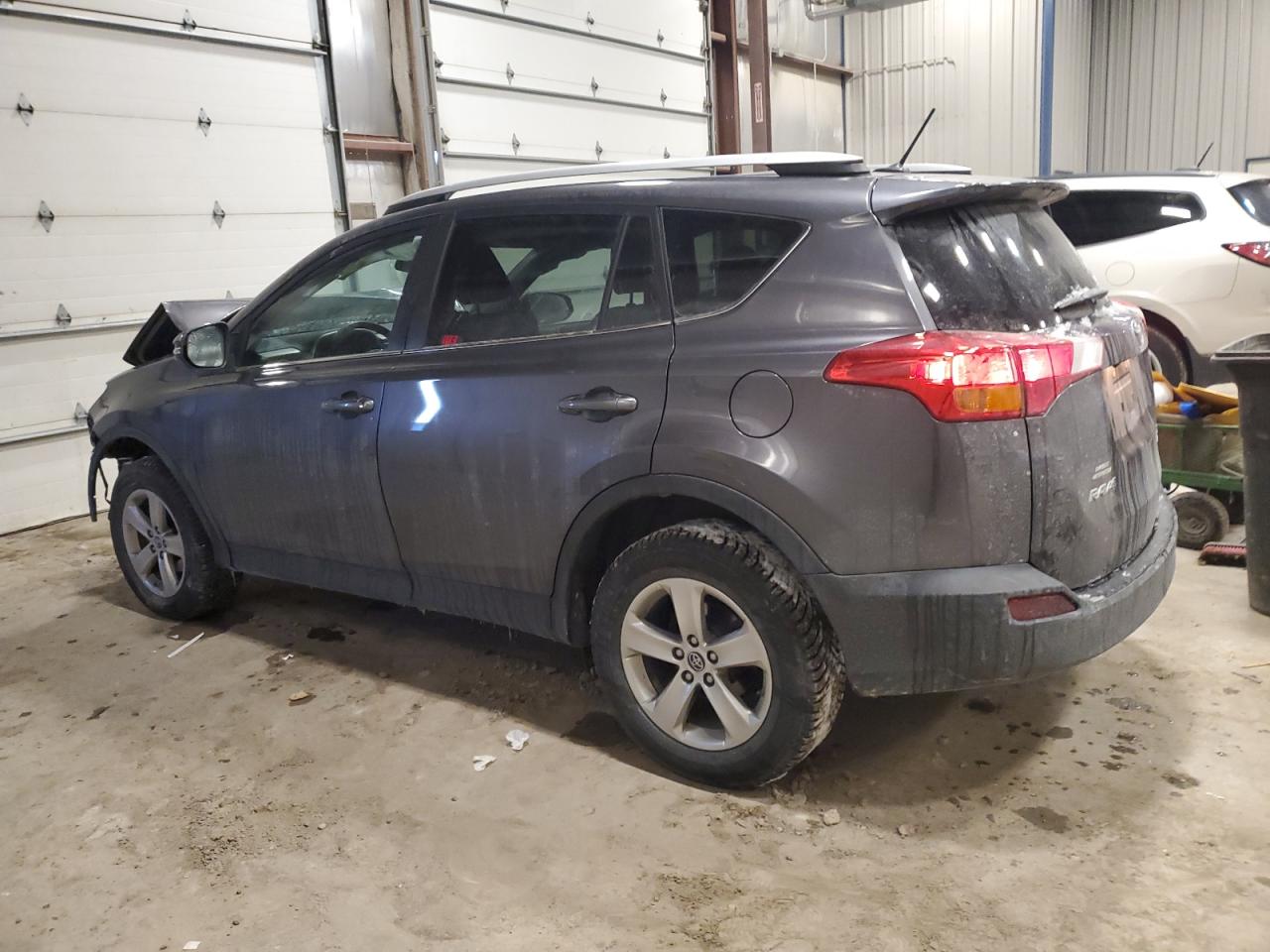 2015 Toyota RAV 4 - Image 2