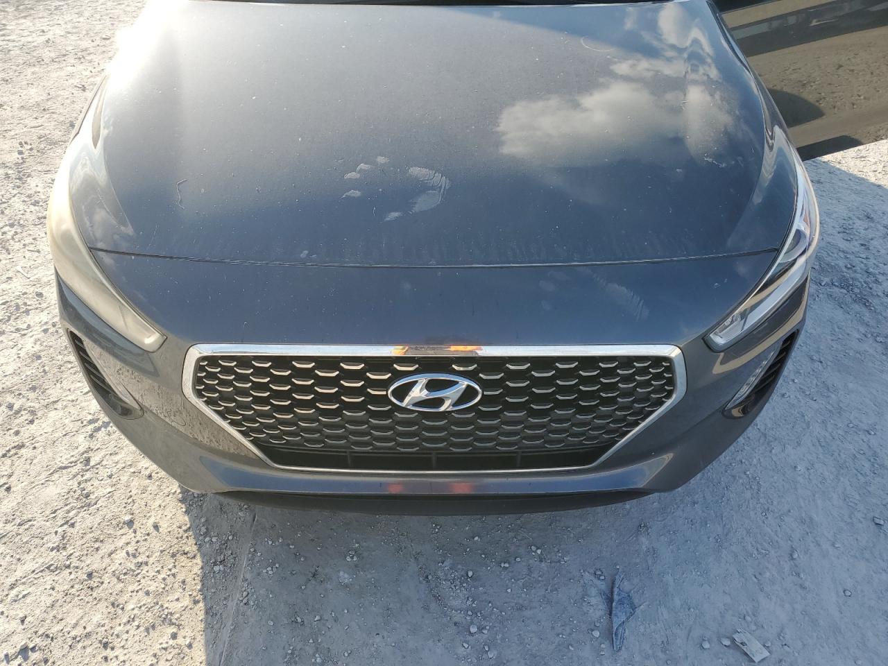 2018 Hyundai Elantra - Image 11