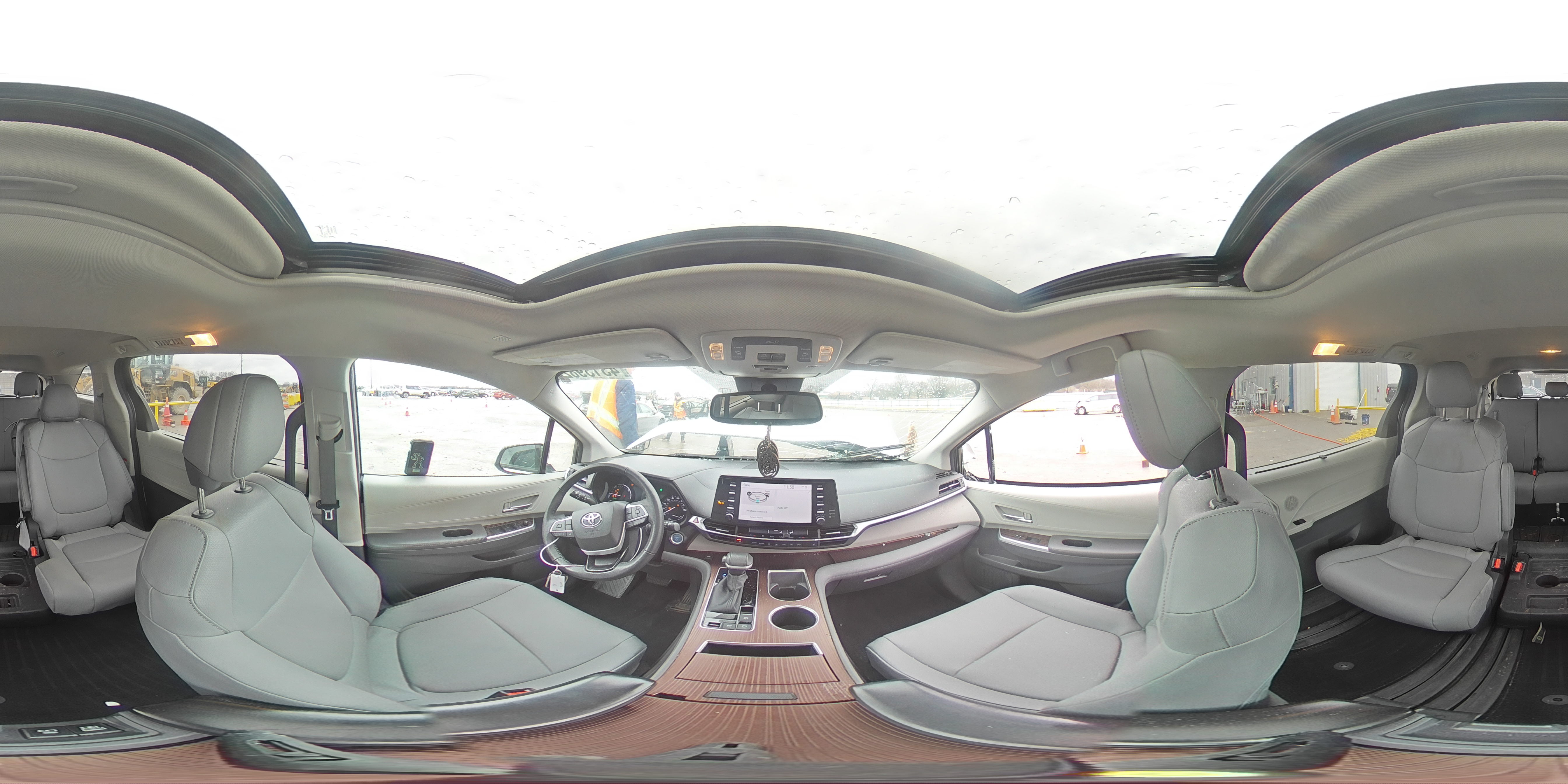 2022 Toyota Sienna - Image 16