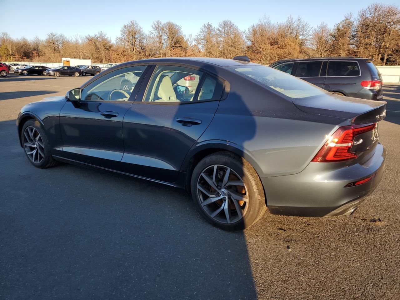 7JRA22TK4KG005026 2019 VOLVO S60 - Image 2