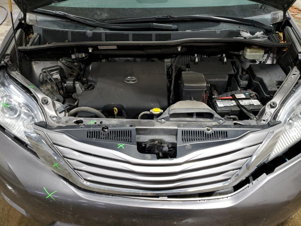 2015 Toyota Sienna - Image 12