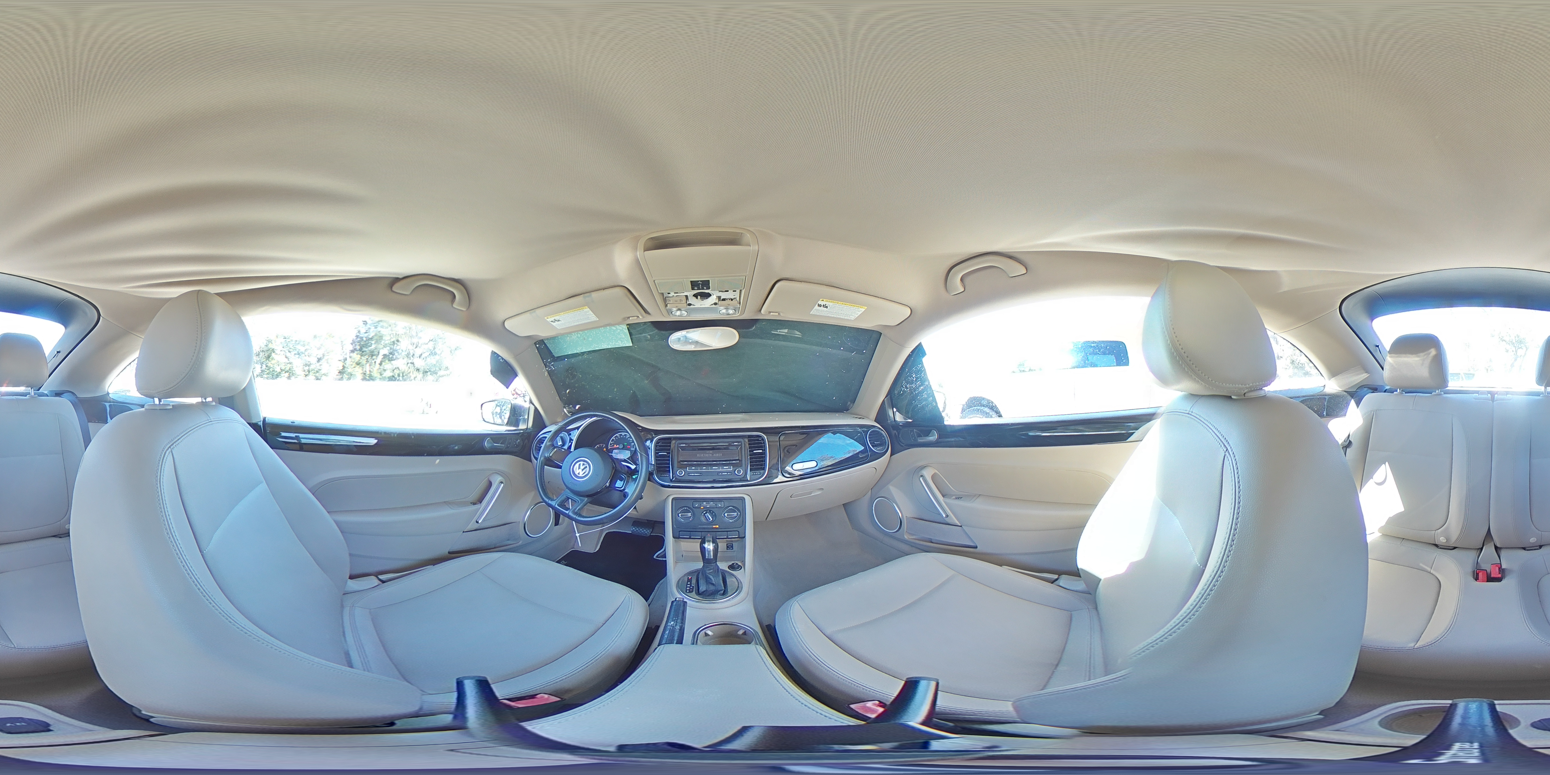 2013 Volkswagen Beetle - Image 14